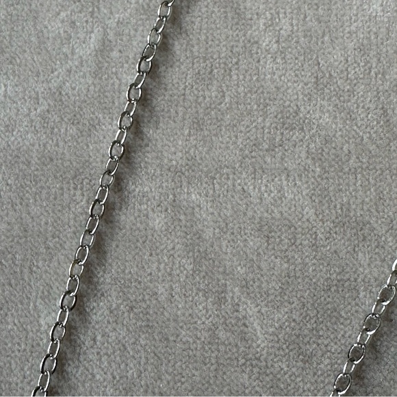 Fashion Jewelry Necklace Silver Heart Shaped American Flag NWOT - Picture 2 of 5